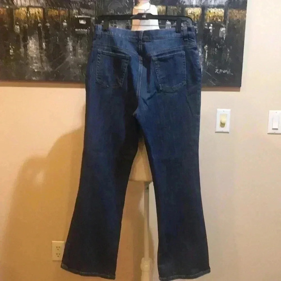 Jones New York Signature Petite Stretch Boot Cut Jeans Size 8P - Picture 2 of 9